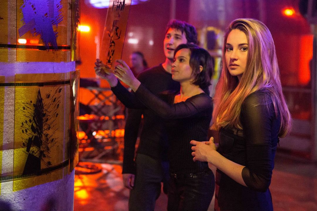 Die Bestimmung - Divergent : Bild Ben Lloyd-Hughes, Shailene Woodley, Zoë Kravitz