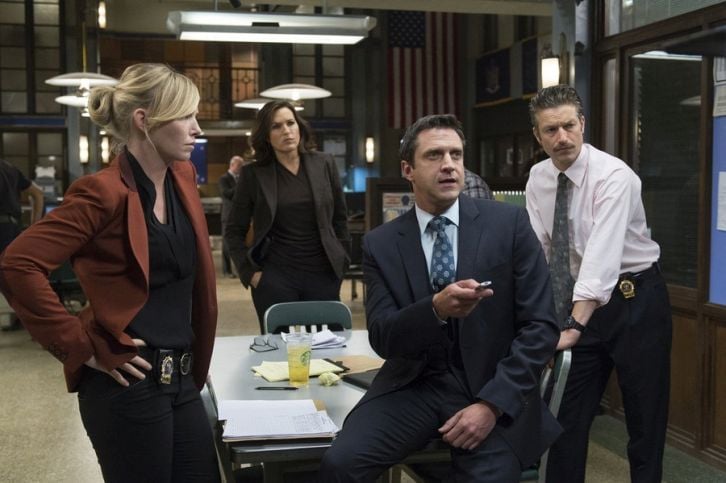 Law & Order: Special Victims Unit : Bild Kelli Giddish, Mariska Hargitay, Raul Esparza