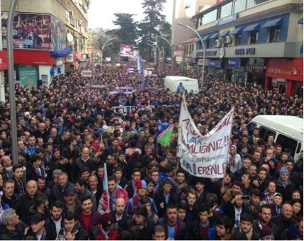 Yağmur: Kıyamet Çiçeği : Bild