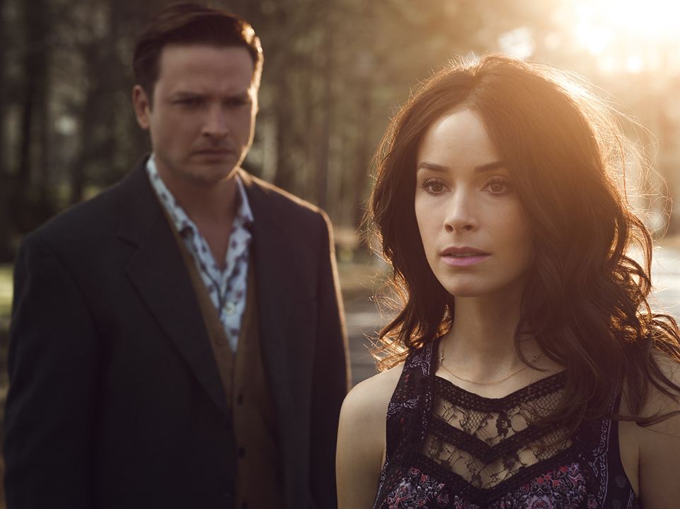 Bild Abigail Spencer, Aden Young