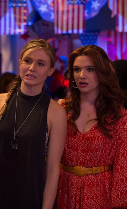 Faking It : Bild Katie Stevens, Rita Volk