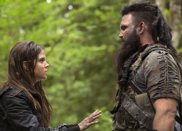 The 100 : Bild Marie Avgeropoulos, Ty Olsson