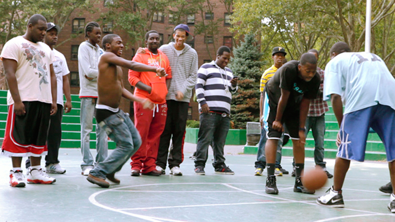 Doin' It in the Park: Pick-Up Basketball, NYC : Bild