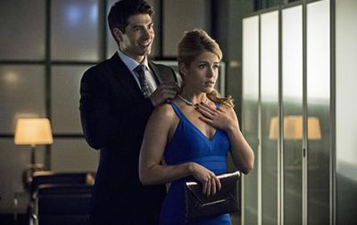 Arrow : Bild Emily Bett Rickards, Brandon Routh