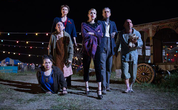 American Horror Story : Bild Christopher Neiman, Emma Roberts, Mat Fraser, Naomi Grossman, Erika Ervin