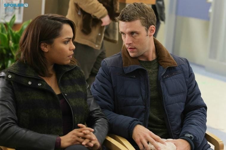 Chicago Fire : Bild Monica Raymund, Jesse Spencer