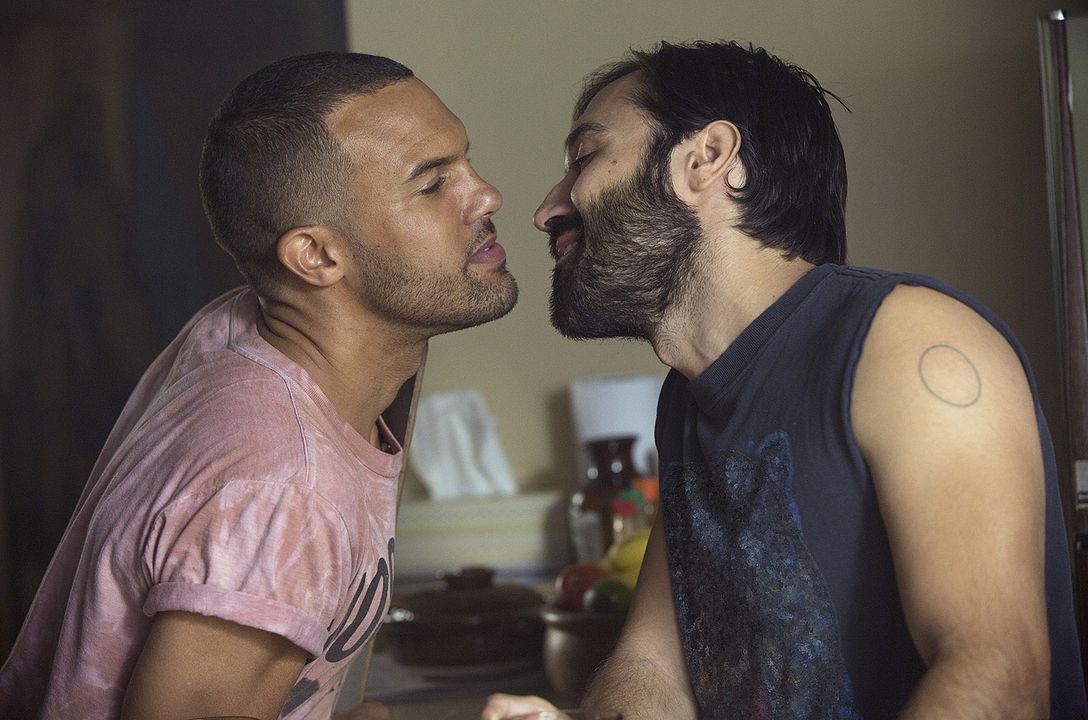 Looking : Bild Frankie J. Alvarez