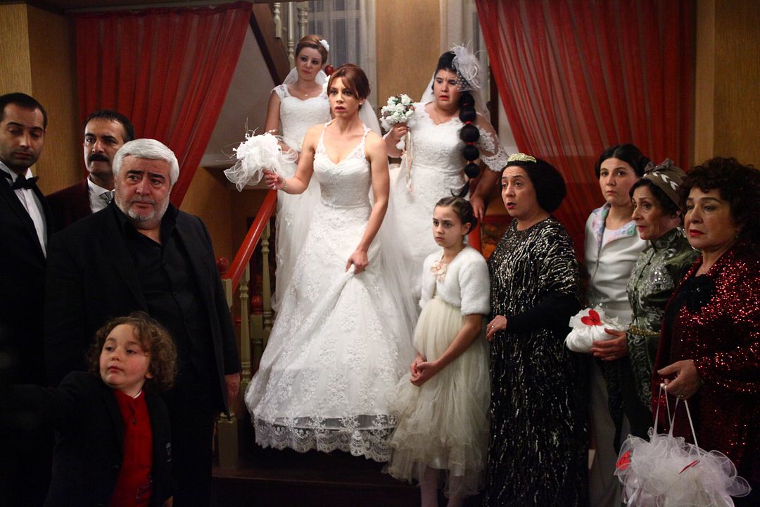 Bild Gökçe Bahadır, Feriha Ecem Çalık, Ayça Damgacı