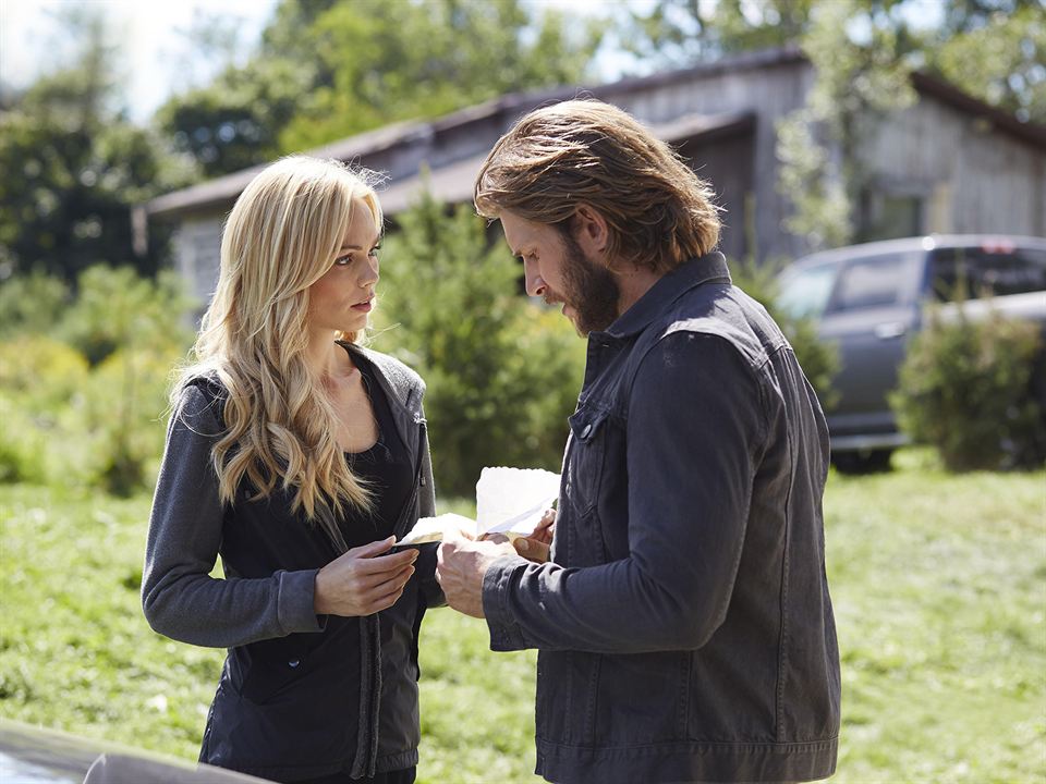 Bitten : Bild Laura Vandervoort, Greyston Holt