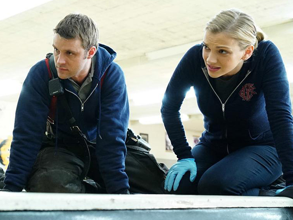 Chicago Fire : Bild Kara Killmer, Jesse Spencer