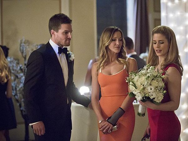 Arrow : Bild Stephen Amell, Katie Cassidy, Emily Bett Rickards