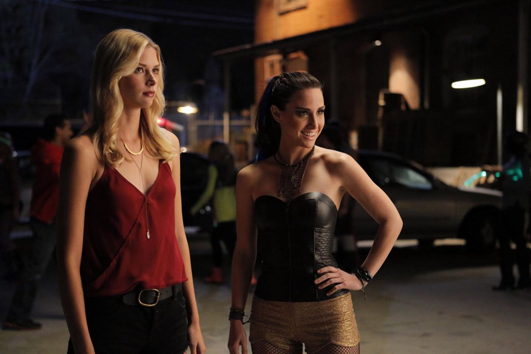 Stitchers : Bild Allison Scagliotti, Emma Ishta