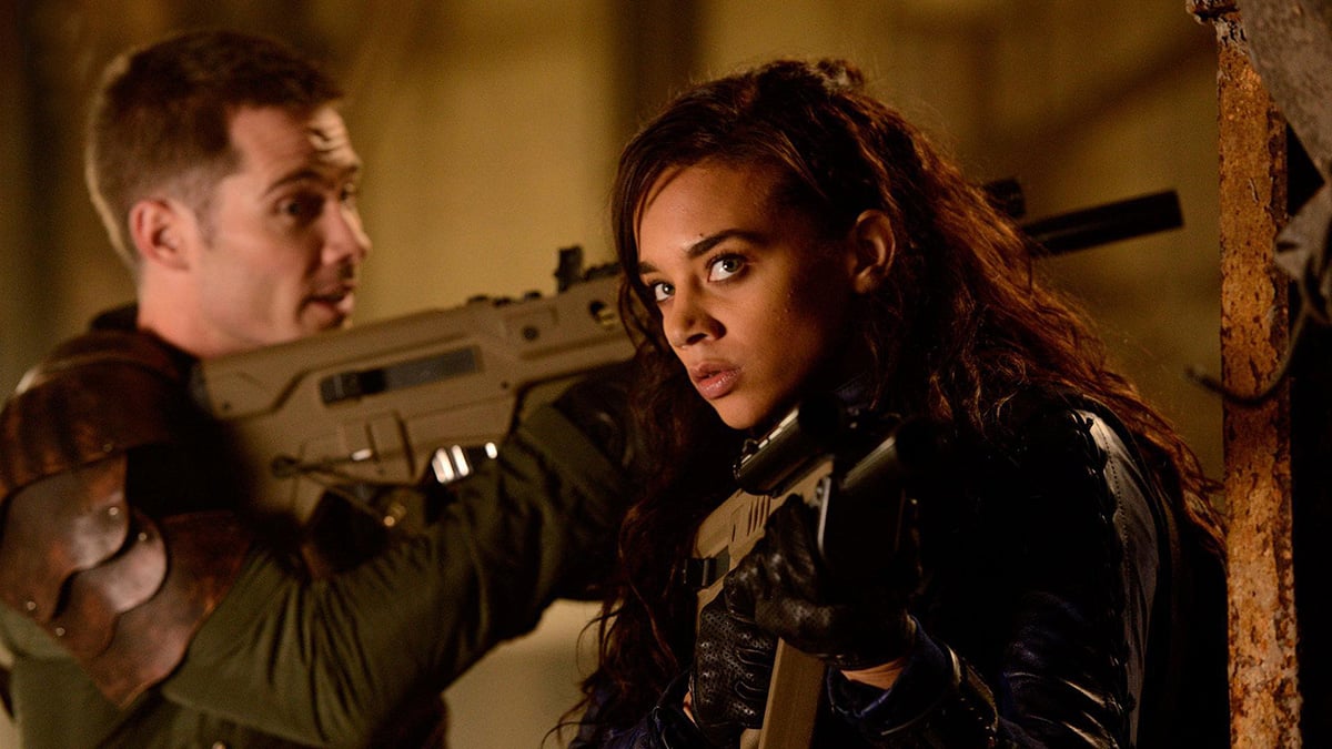 Killjoys : Bild Hannah John-Kamen, Luke MacFarlane