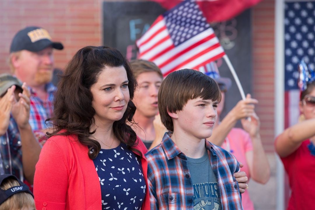 Max : Bild Lauren Graham, Josh Wiggins