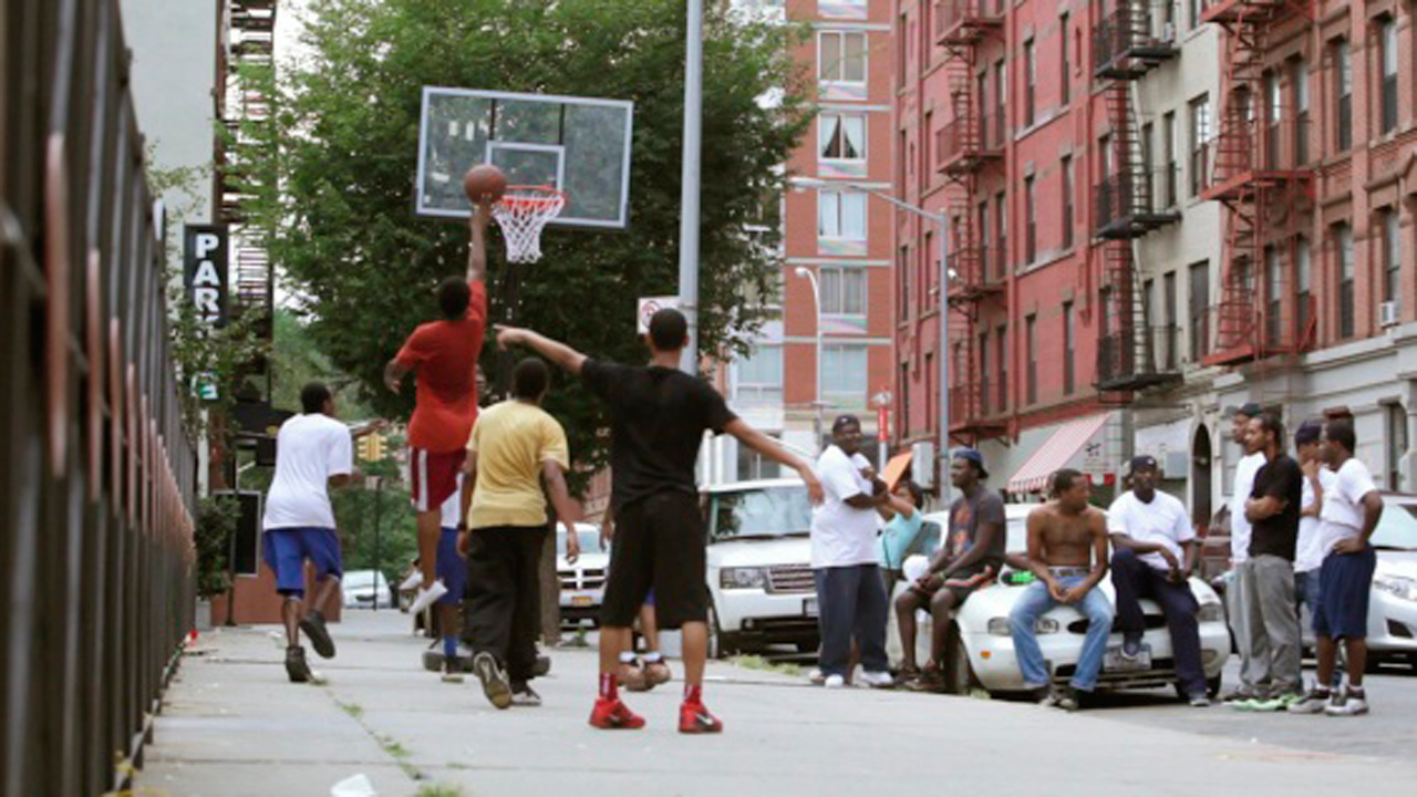 Doin' It in the Park: Pick-Up Basketball, NYC : Bild