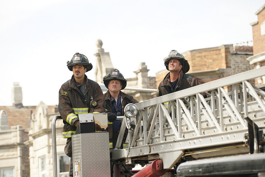 Chicago Fire : Bild Taylor Kinney, Christian Stolte, Yuri Sardarov