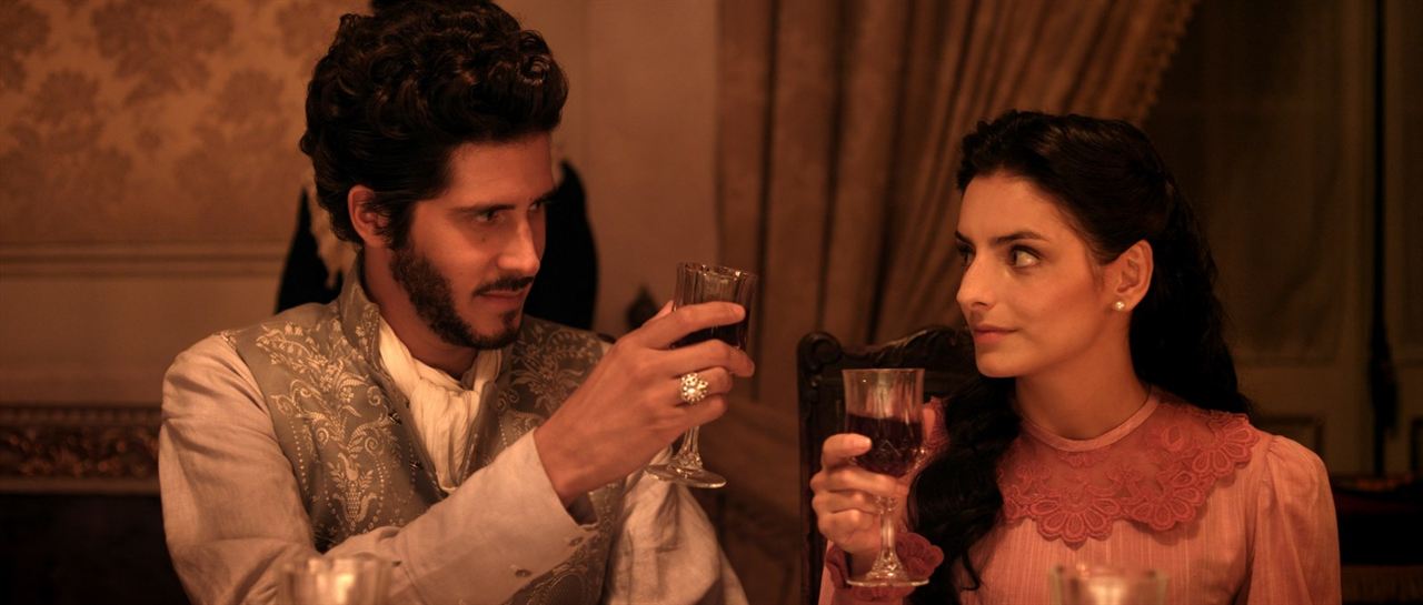 The Vineyard - Das Geheimnis eines uralten Elixiers : Bild Francisco Pizzaro Saenz de Urtury, Aislinn Derbez