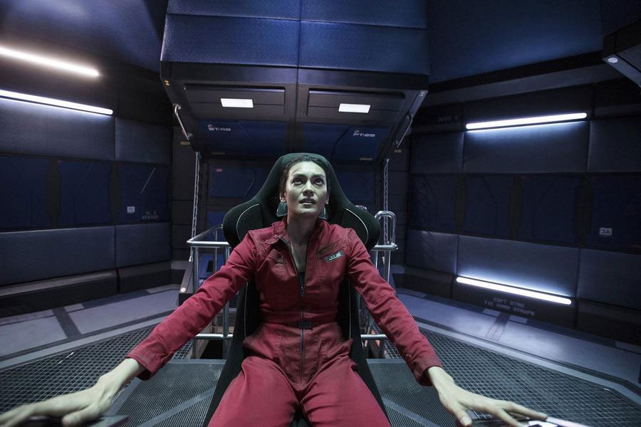 The Expanse : Bild Florence Faivre