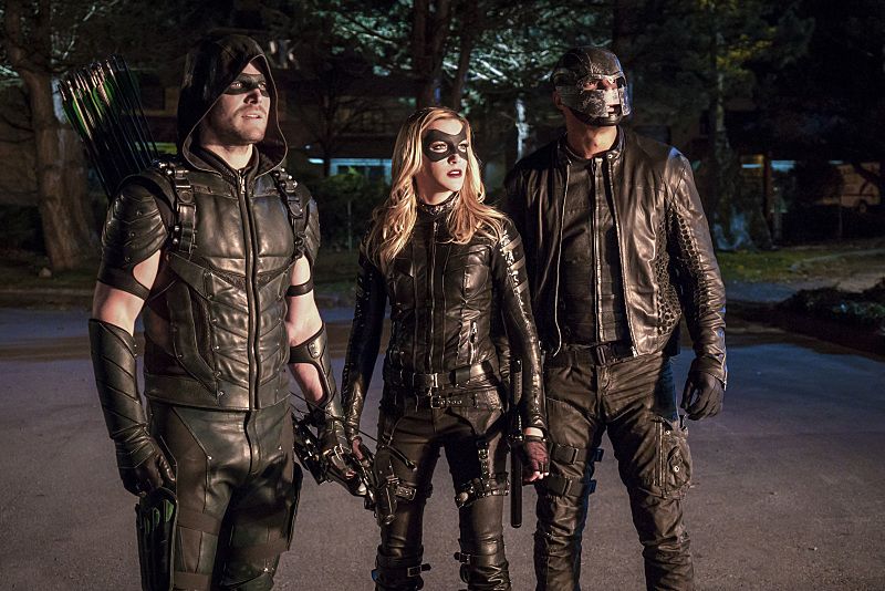 Arrow : Bild Stephen Amell, Katie Cassidy, David Ramsey
