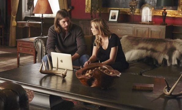 Bitten : Bild Laura Vandervoort, Greyston Holt