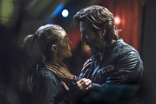 The 100 : Bild Paige Turco, Henry Ian Cusick