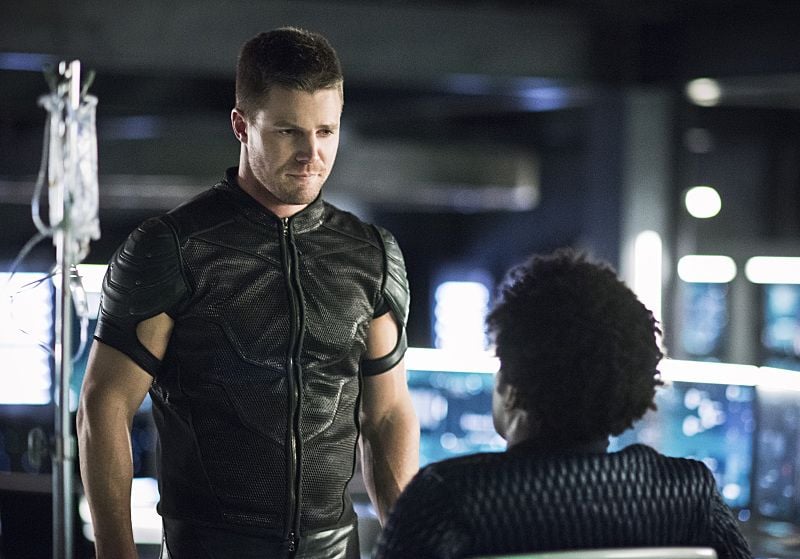 Arrow : Bild Stephen Amell, Echo Kellum