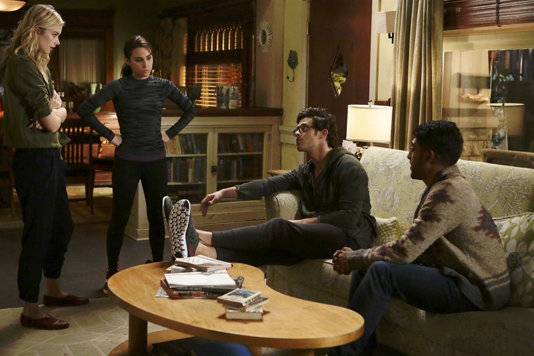 Stitchers : Bild Emma Ishta, Allison Scagliotti, Ritesh Rajan