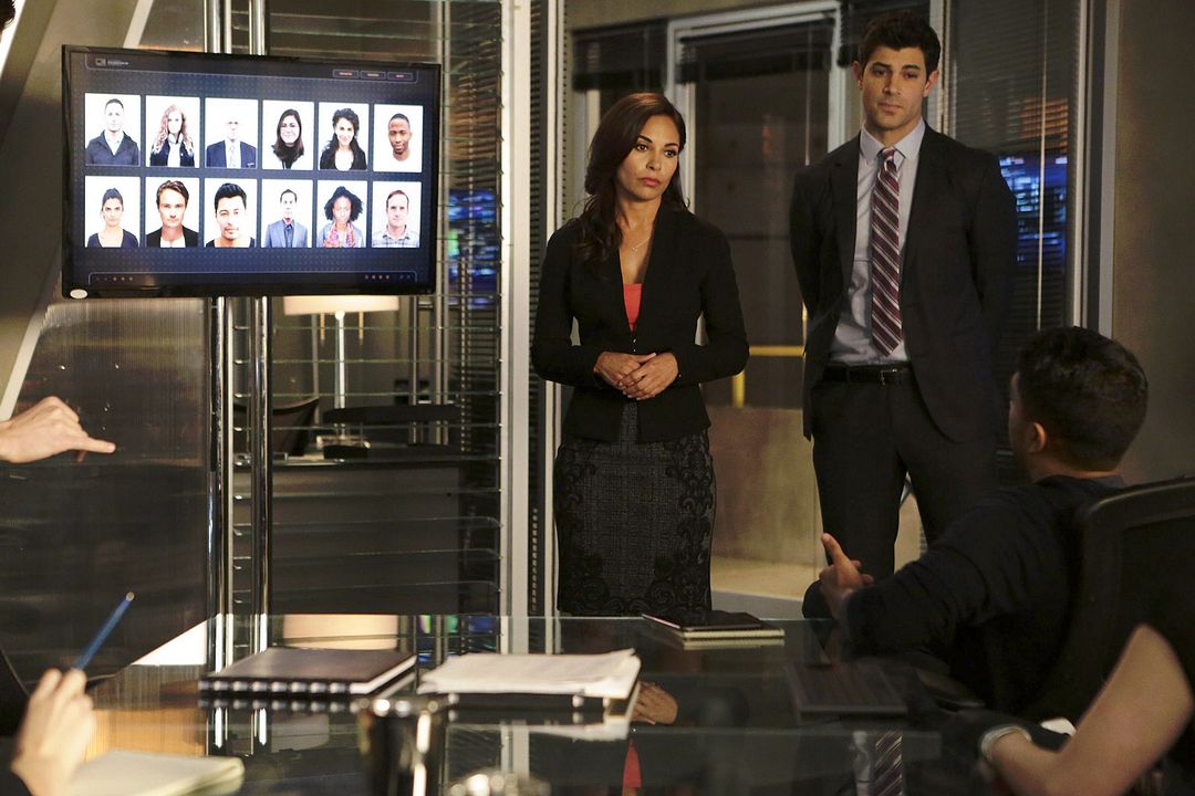 Stitchers : Bild Damon Dayoub, Salli Richardson-Whitfield