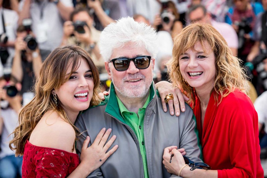 Julieta : Vignette (magazine) Emma Suárez, Adriana Ugarte, Pedro Almodóvar