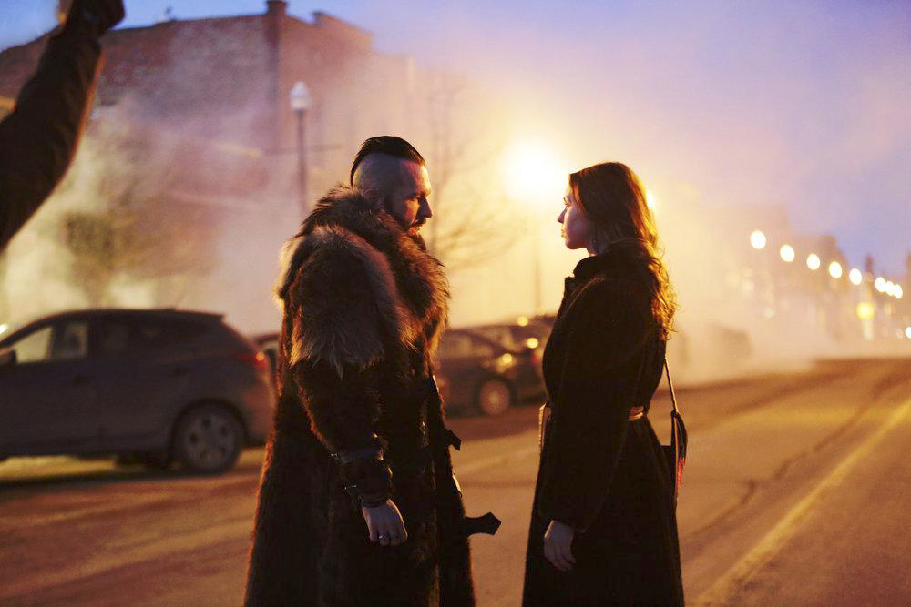 Wynonna Earp : Bild Natalie Krill, Michael Eklund