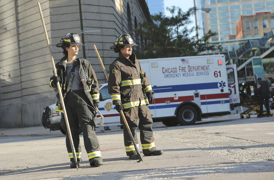 Chicago Fire : Bild Yuri Sardarov, Miranda Rae Mayo