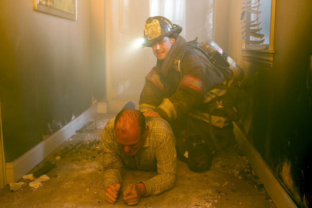 Chicago Fire : Bild Taylor Kinney, Michael Nanfria