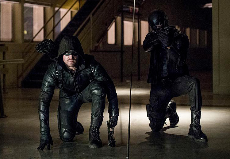 Arrow : Bild Stephen Amell, David Ramsey