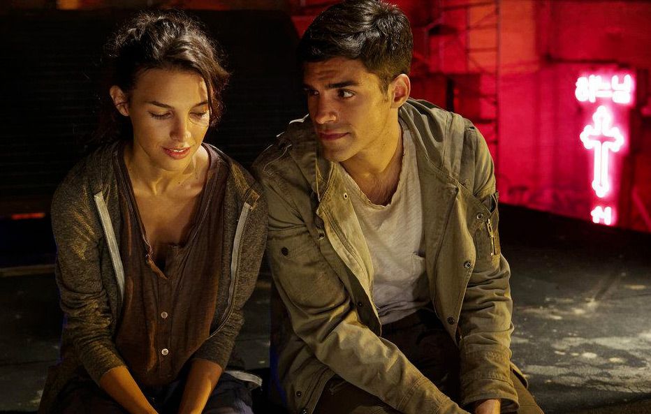 Incorporated : Bild Sean Teale, Denyse Tontz