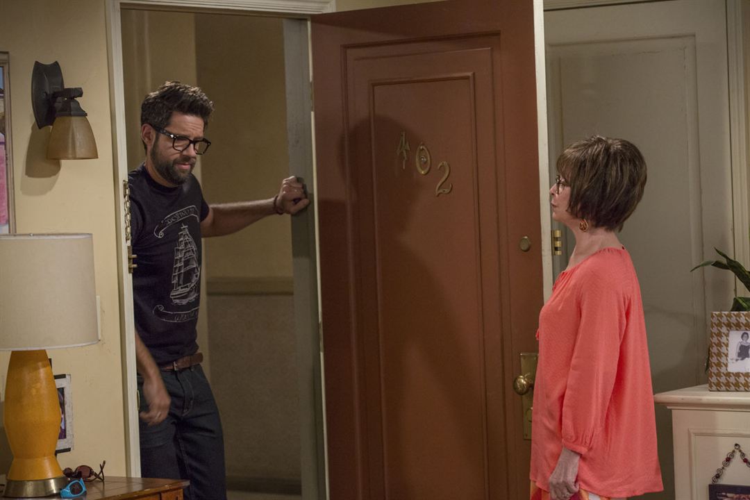 One Day At A Time (2017) : Bild Todd Grinnell, Rita Moreno