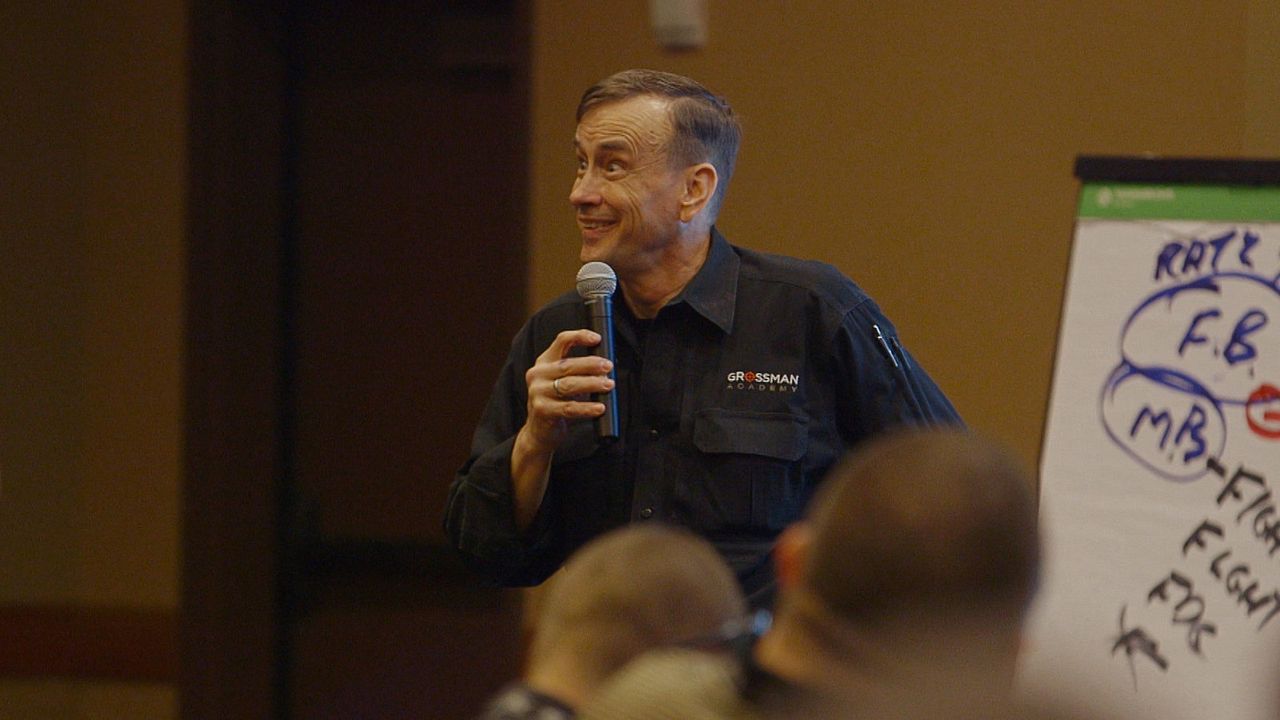 Do Not Resist - Police 3.0 : Bild