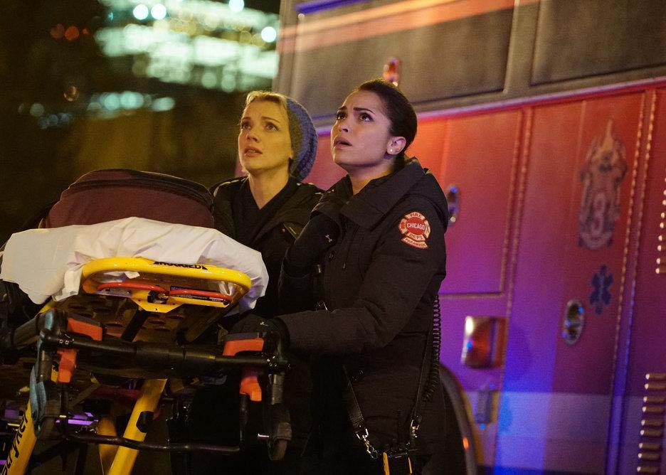 Chicago Fire : Bild Kara Killmer, Monica Raymund