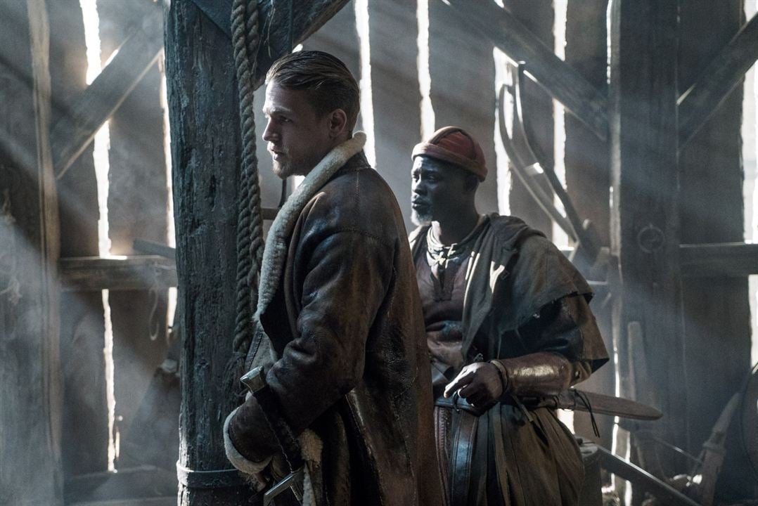 King Arthur: Legend Of The Sword : Bild Djimon Hounsou, Charlie Hunnam