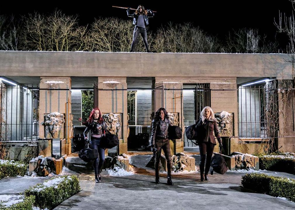 Arrow : Bild Amy Gumenick, Kelly Hu, Rutina Wesley