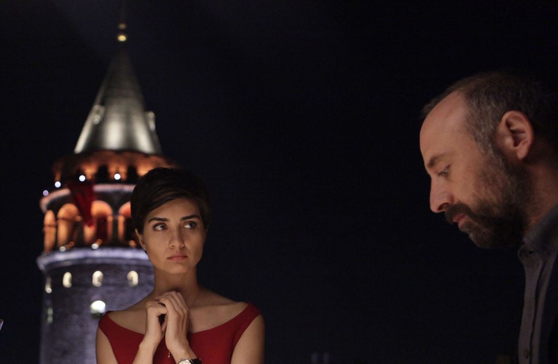 İstanbul Kırmızısı : Bild Halit Ergenç, Tuba Büyüküstün