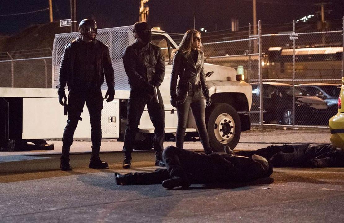 Arrow : Bild Juliana Harkavy, Stephen Amell, David Ramsey