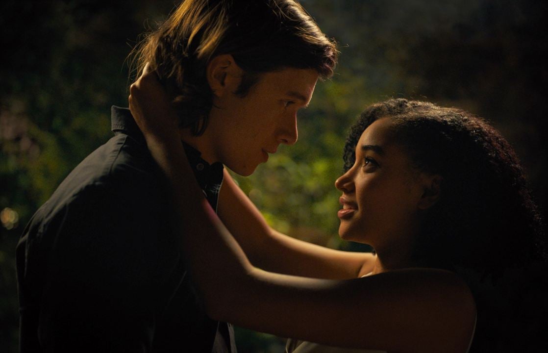 Du neben mir : Bild Nick Robinson, Amandla Stenberg