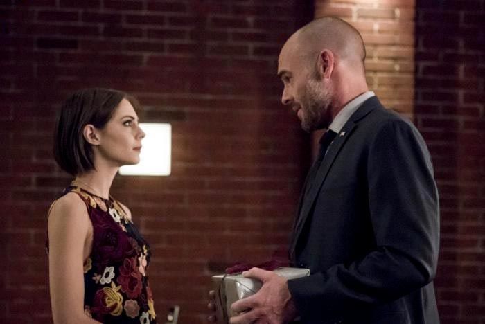 Arrow : Kinoposter Willa Holland, Paul Blackthorne