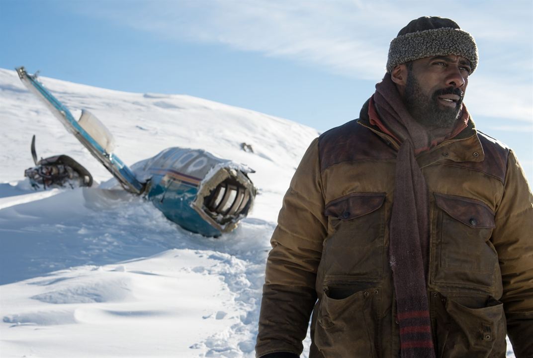 Zwischen zwei Leben - The Mountain Between Us : Bild Idris Elba
