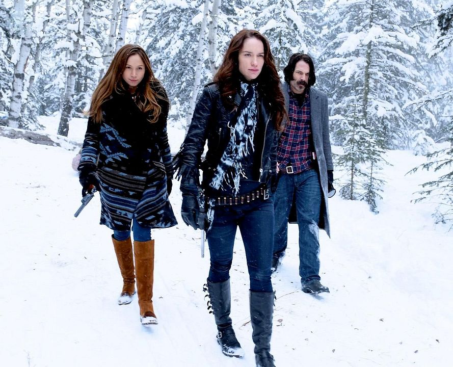 Wynonna Earp : Bild Melanie Scrofano, Tim Rozon, Dominique Provost-Chalkley