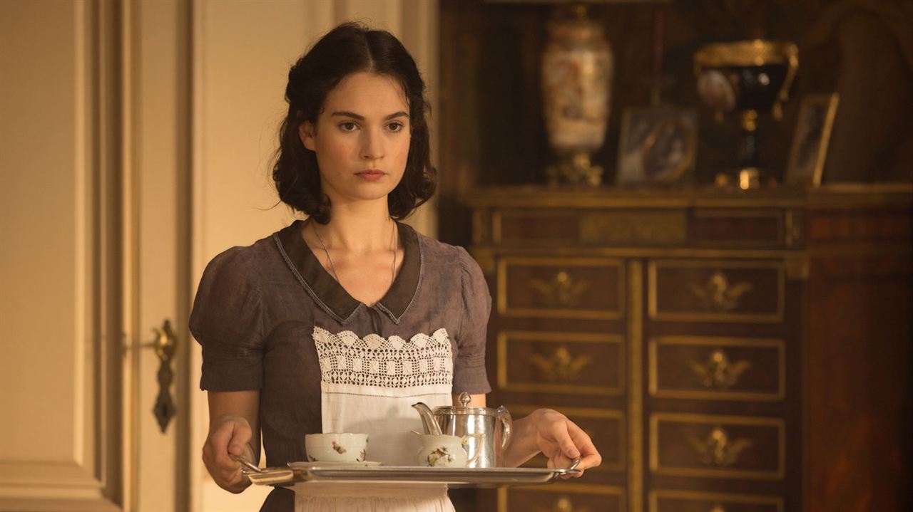 The Exception : Bild Lily James