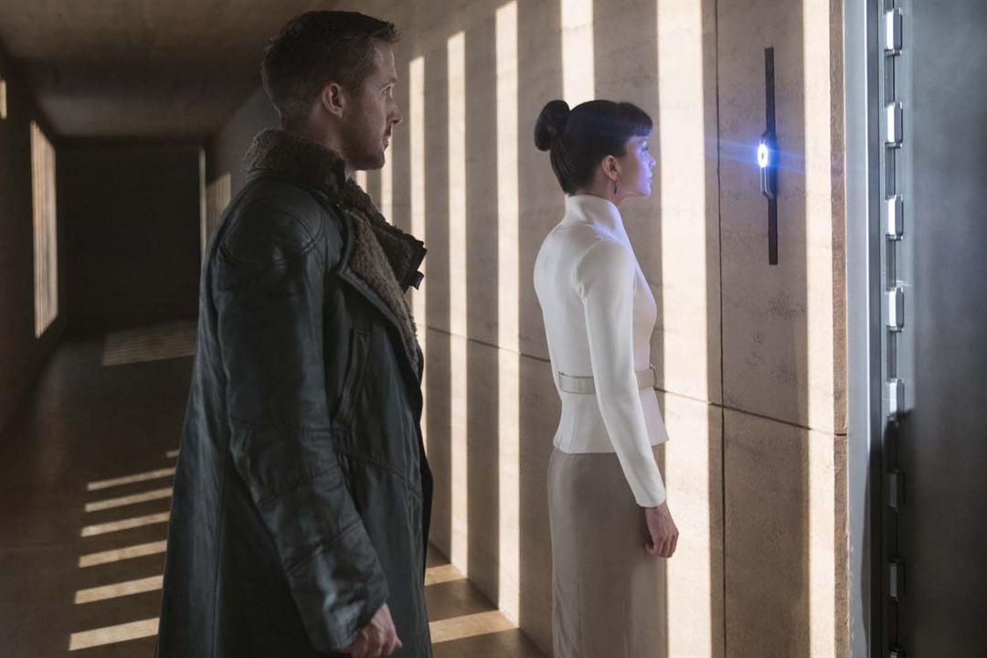 Blade Runner 2049 : Bild Sylvia Hoeks, Ryan Gosling