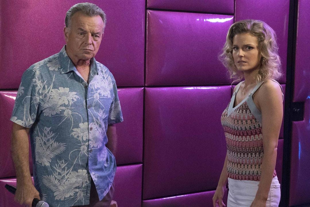 Fresh Off The Boat : Bild Ray Wise, Chelsey Crisp