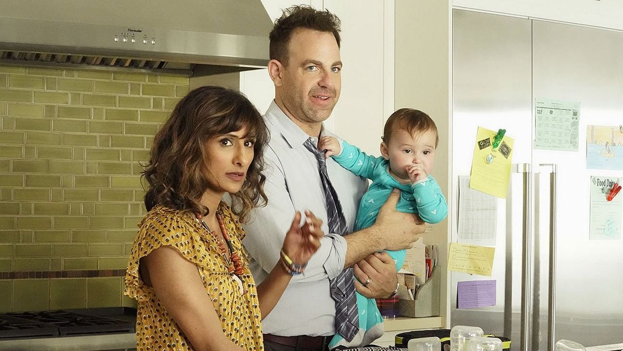 I Feel Bad : Bild Sarayu Blue, Paul Adelstein