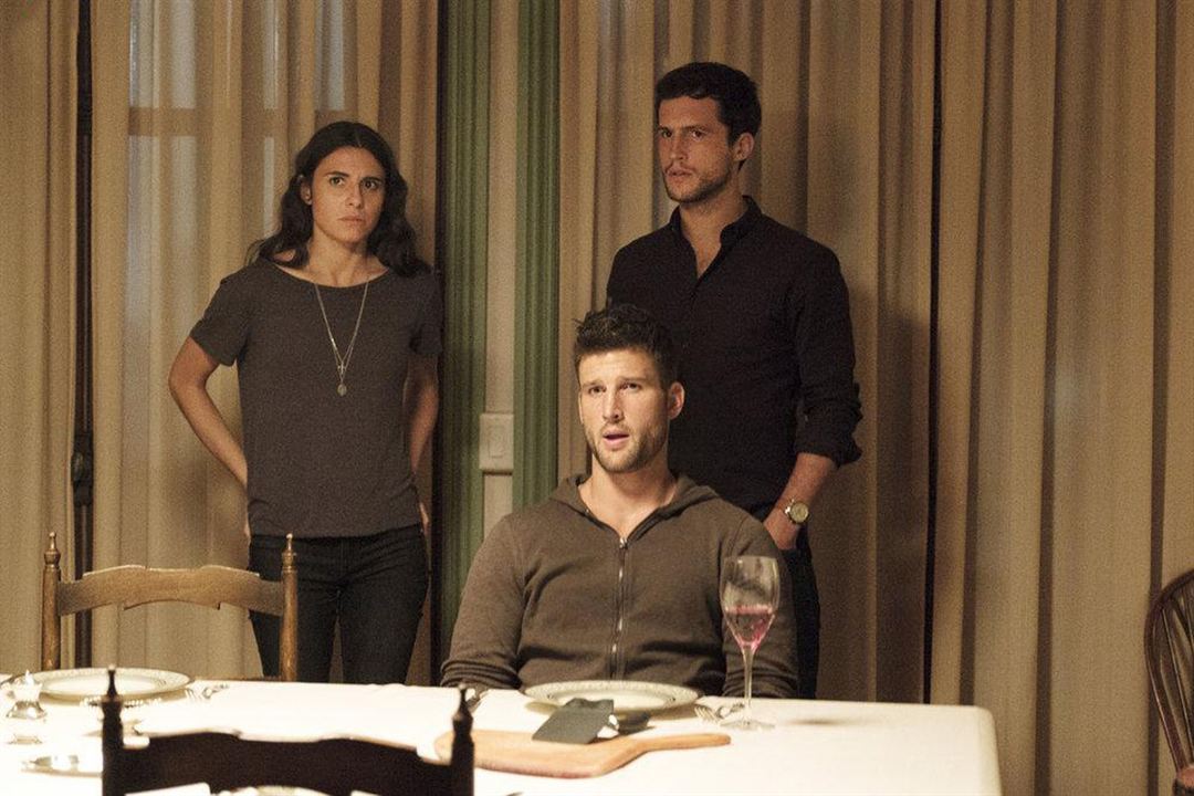 Imposters : Bild Rob Heaps, Parker Young, Marianne Rendón